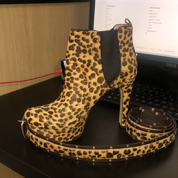 Vince Camuto baileys honey/ black leopard print pony platform booties - Picture 5 of 5